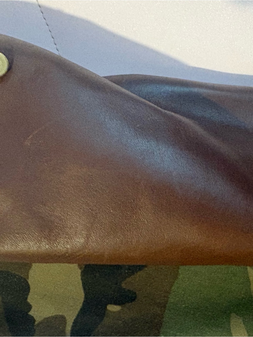 R. Riveter Otto Carry-All Tote Camo Leather Set w/ Matching Pouch - Picture 9 of 16